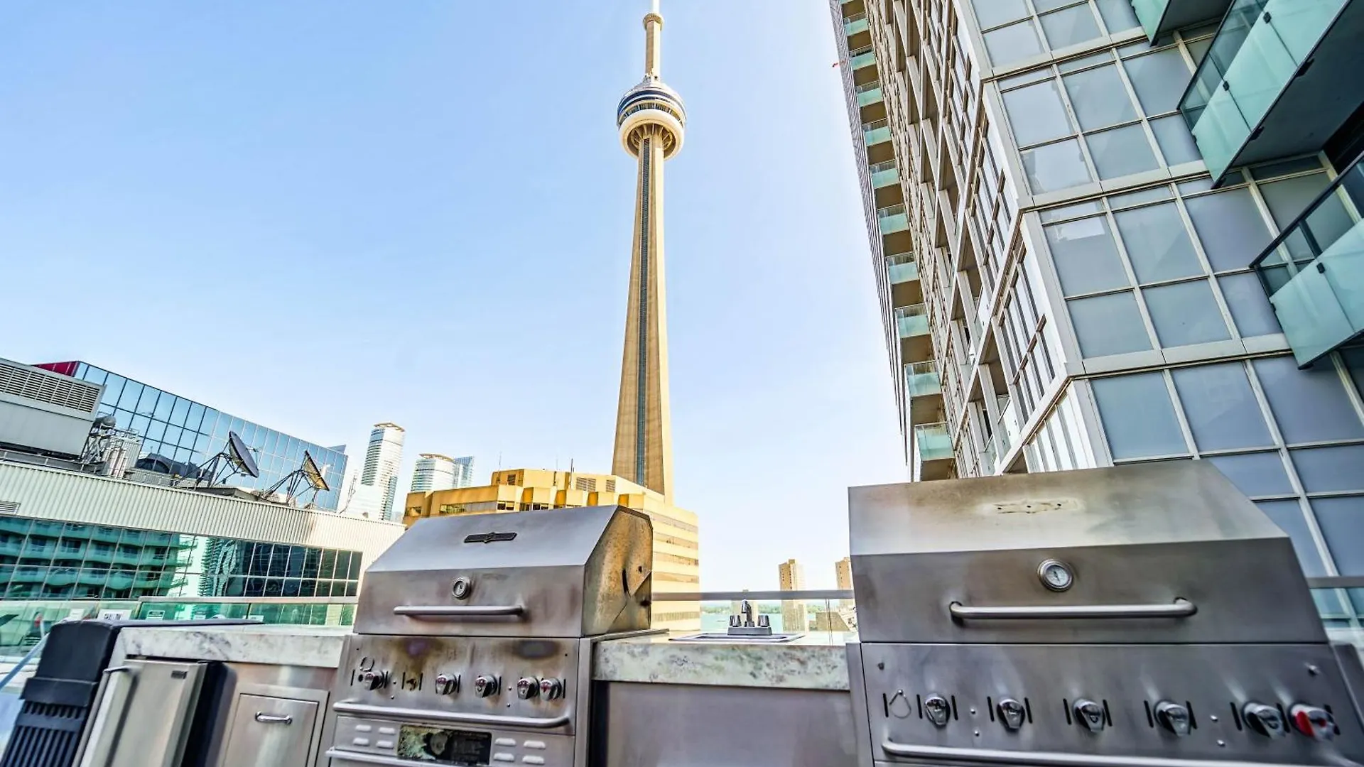 Chol Furnished Suites Heart Of Downtown Toronto, 2 Beds, Free Parking, Cn Tower View