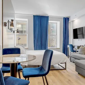  Apartment Initial / Icone / Quebec+stat Canada