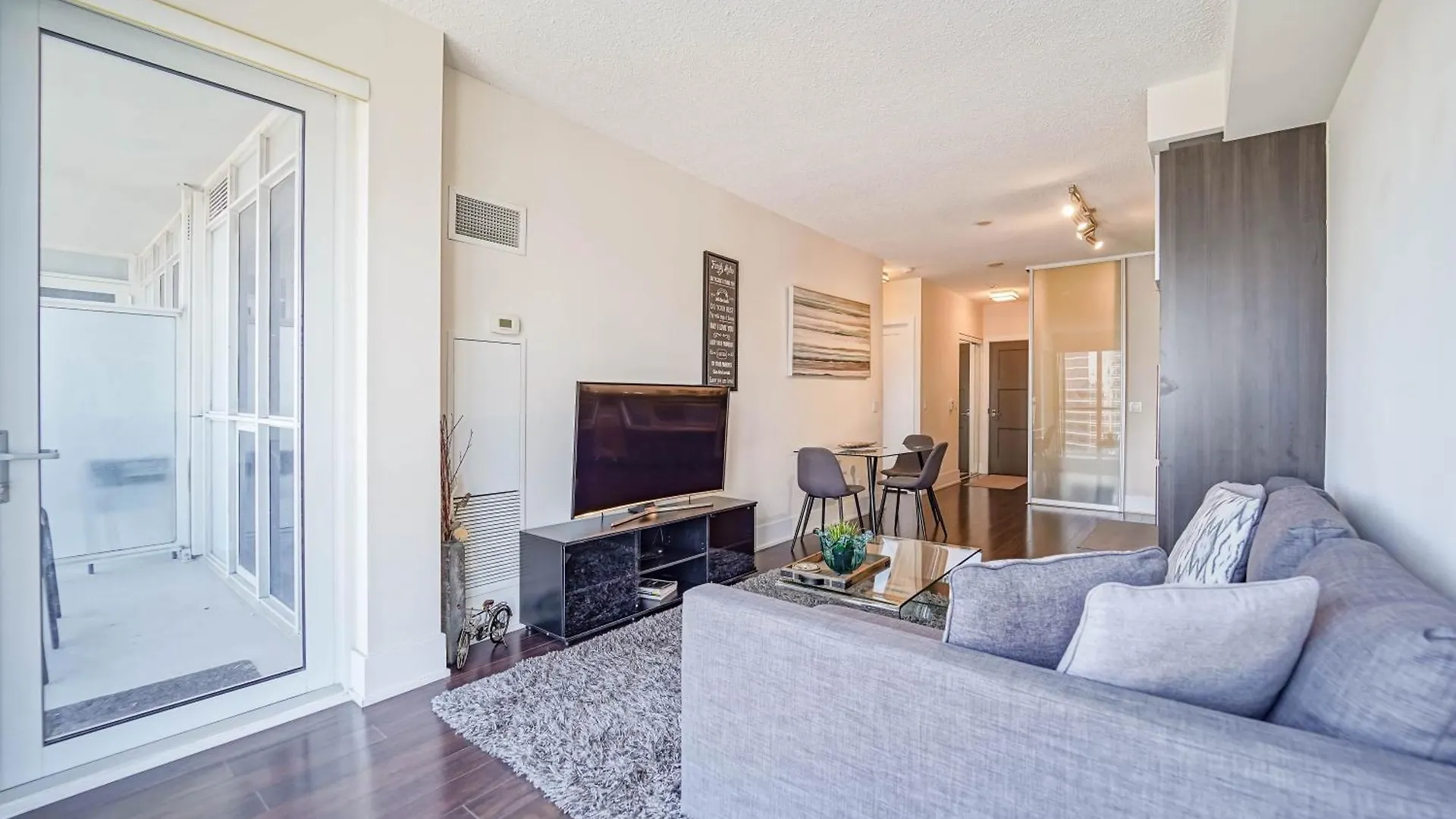 Chol Furnished Suites Heart Of Downtown Toronto, 2 Beds, Free Parking, Cn Tower View Apartamento Toronto