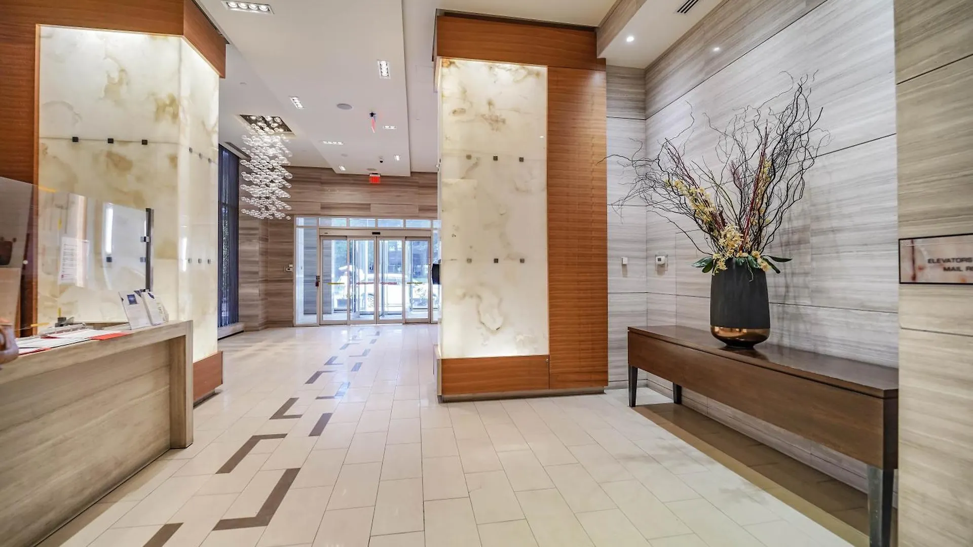 דירה Chol Furnished Suites Heart Of Downtown Toronto, 2 Beds, Free Parking, Cn Tower View קנדה