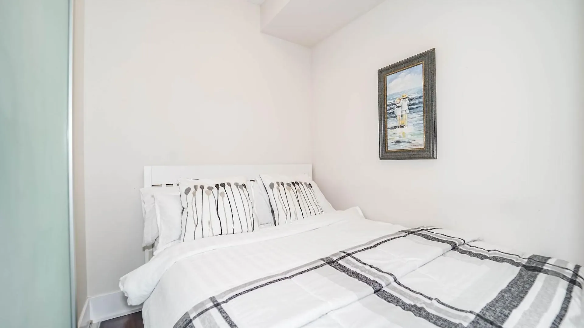 Chol Furnished Suites Heart Of Downtown Toronto, 2 Beds, Free Parking, Cn Tower View Toronto