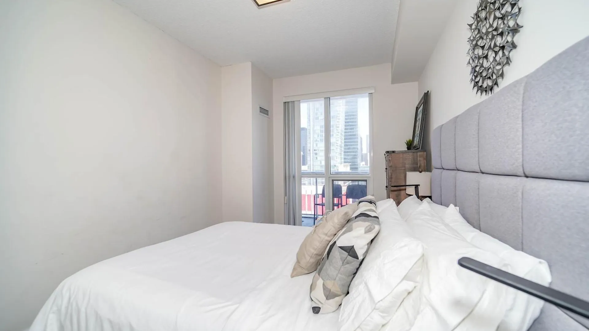 Chol Furnished Suites Heart Of Downtown Toronto, 2 Beds, Free Parking, Cn Tower View Apartamento Toronto