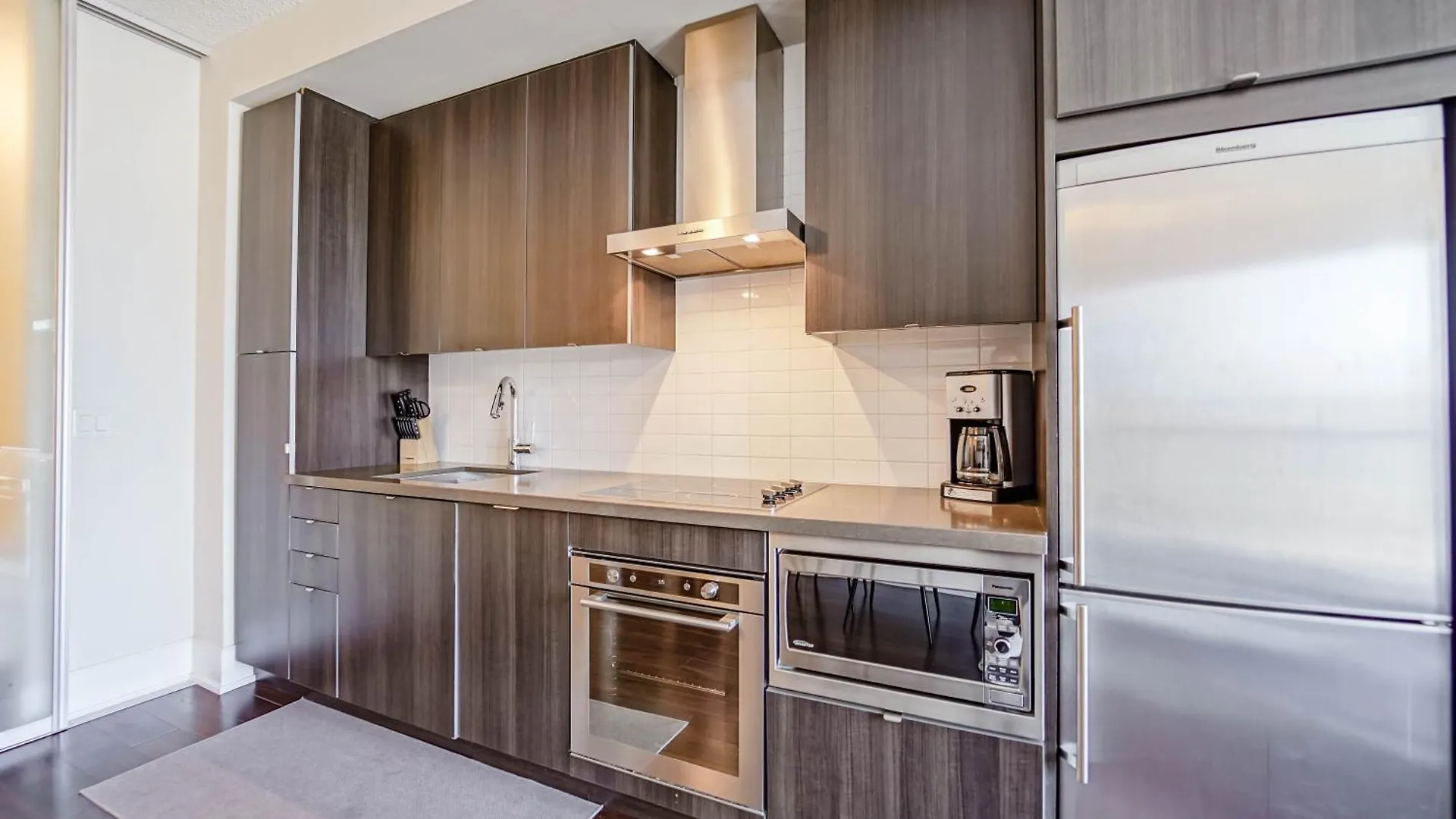 Chol Furnished Suites Heart Of Downtown Toronto, 2 Beds, Free Parking, Cn Tower View 0*, טורונטו