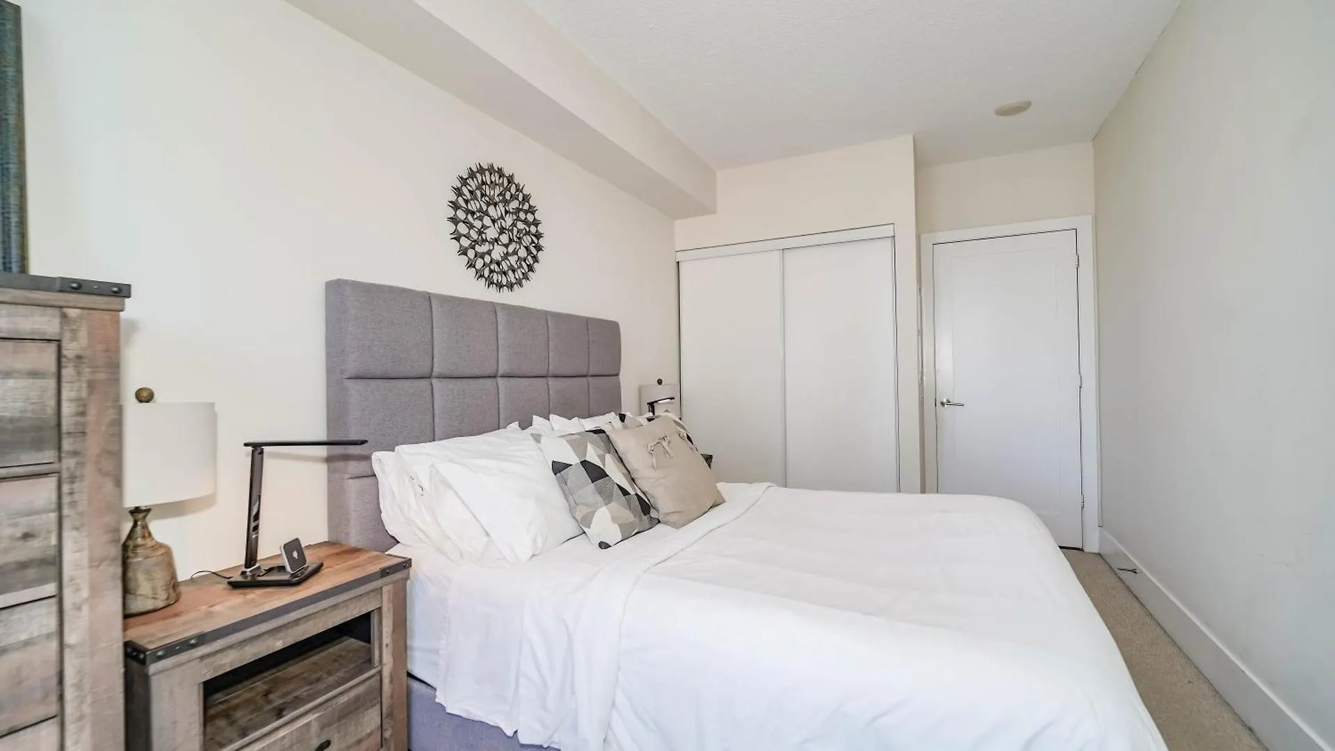 Chol Furnished Suites Heart Of Downtown Toronto, 2 Beds, Free Parking, Cn Tower View 0*, Toronto Canadá