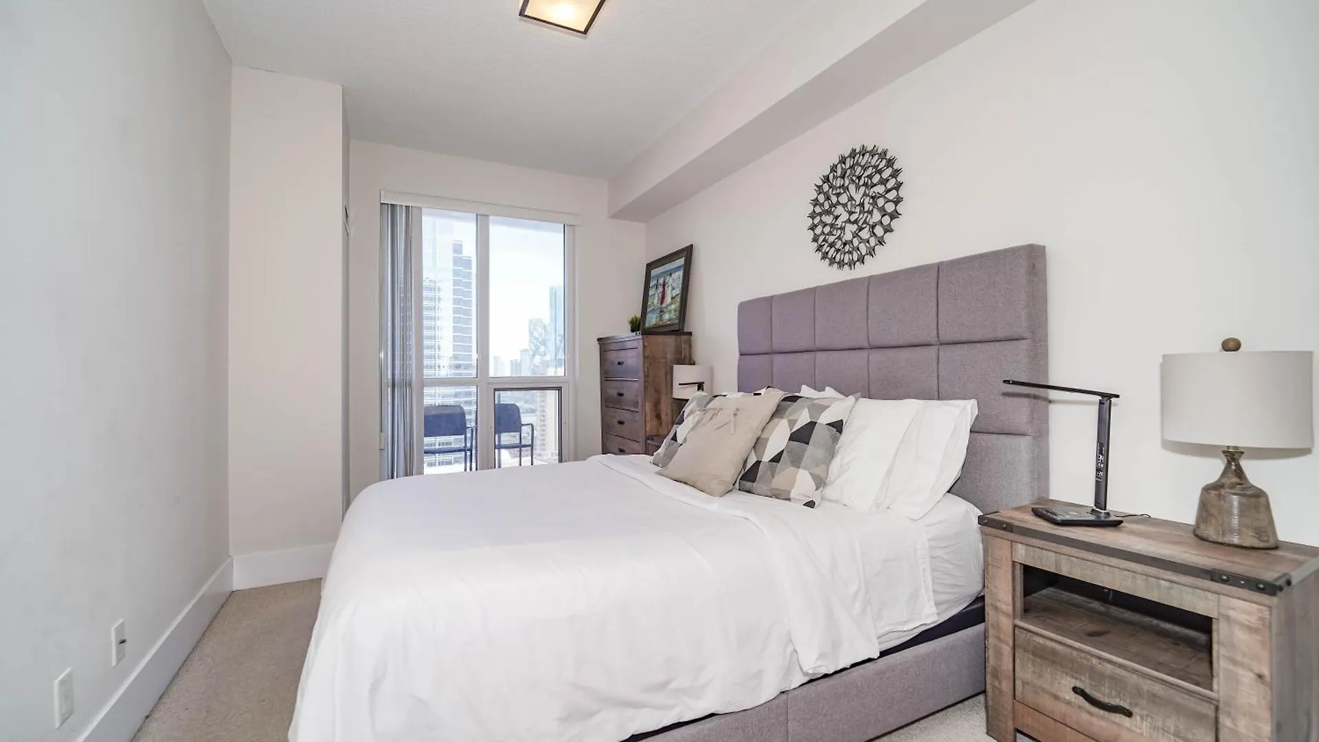 Chol Furnished Suites Heart Of Downtown Toronto, 2 Beds, Free Parking, Cn Tower View Apartamento