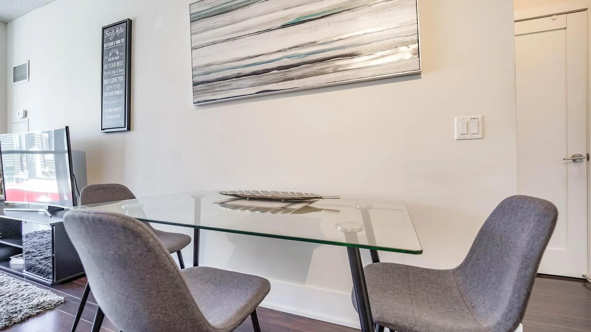 Chol Furnished Suites Heart Of Downtown Toronto, 2 Beds, Free Parking, Cn Tower View Canadá