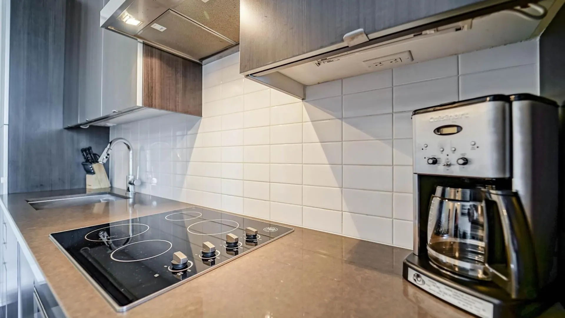 Chol Furnished Suites Heart Of Downtown Toronto, 2 Beds, Free Parking, Cn Tower View 0*, Toronto