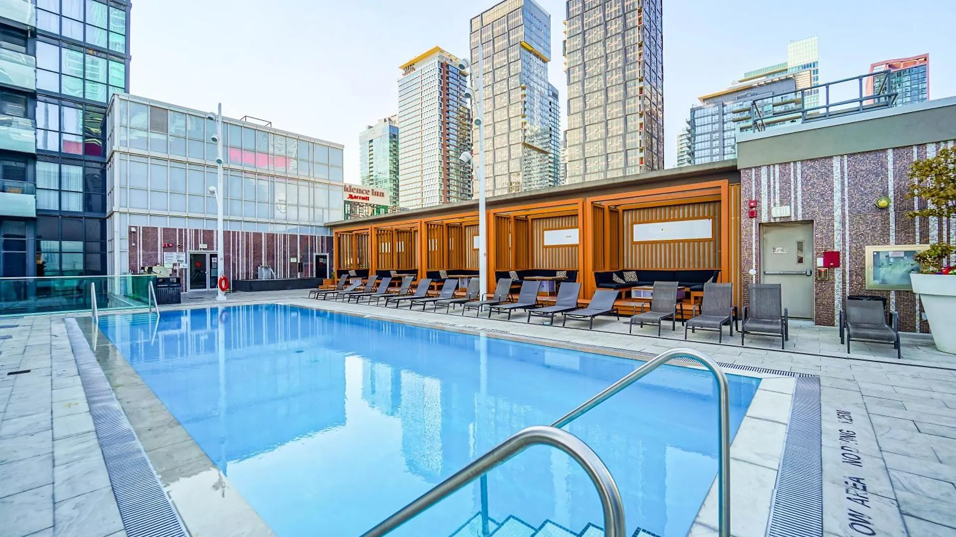 Apartamento Chol Furnished Suites Heart Of Downtown Toronto, 2 Beds, Free Parking, Cn Tower View