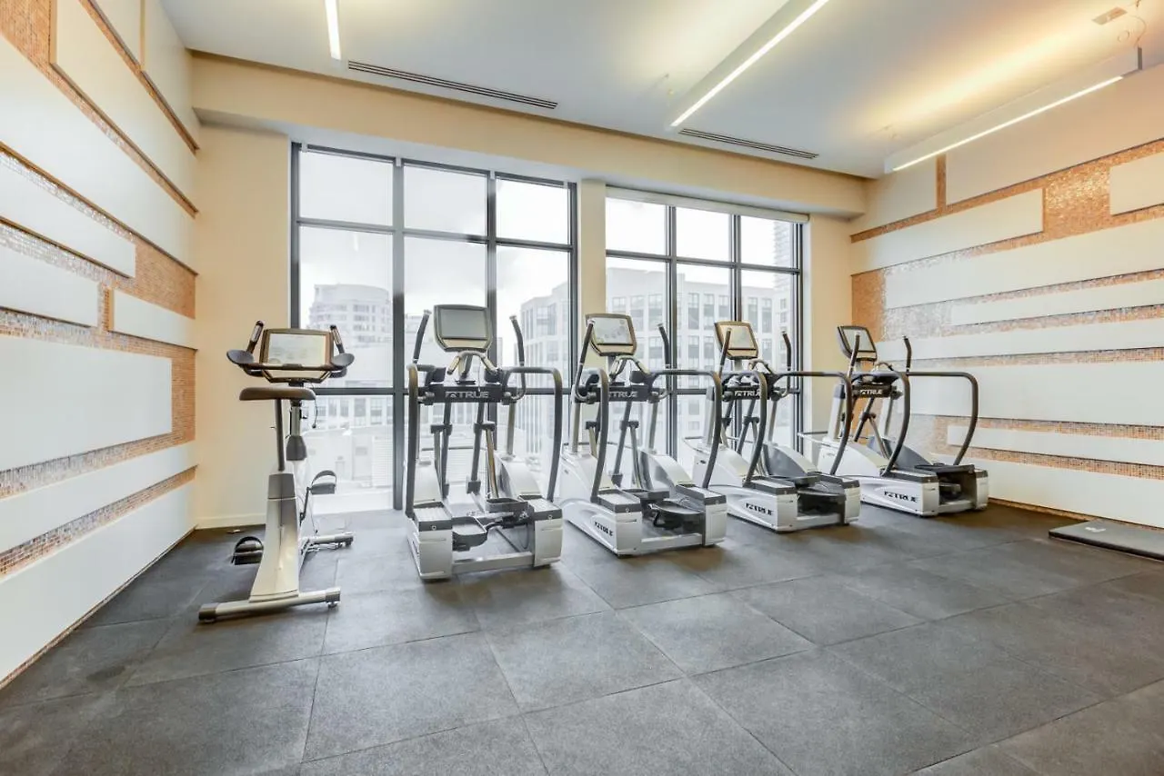 Chol Furnished Suites Heart Of Downtown Toronto, 2 Beds, Free Parking, Cn Tower View Toronto