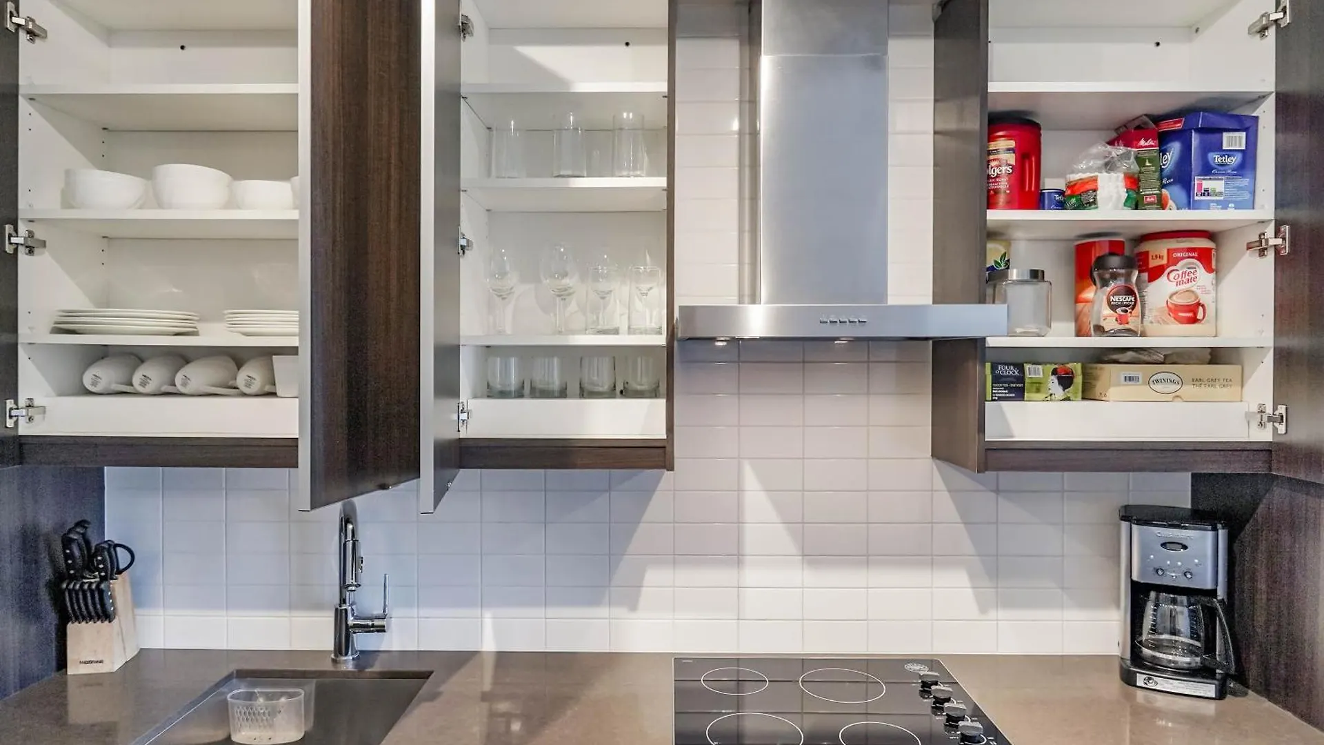 Chol Furnished Suites Heart Of Downtown Toronto, 2 Beds, Free Parking, Cn Tower View 0*, Toronto