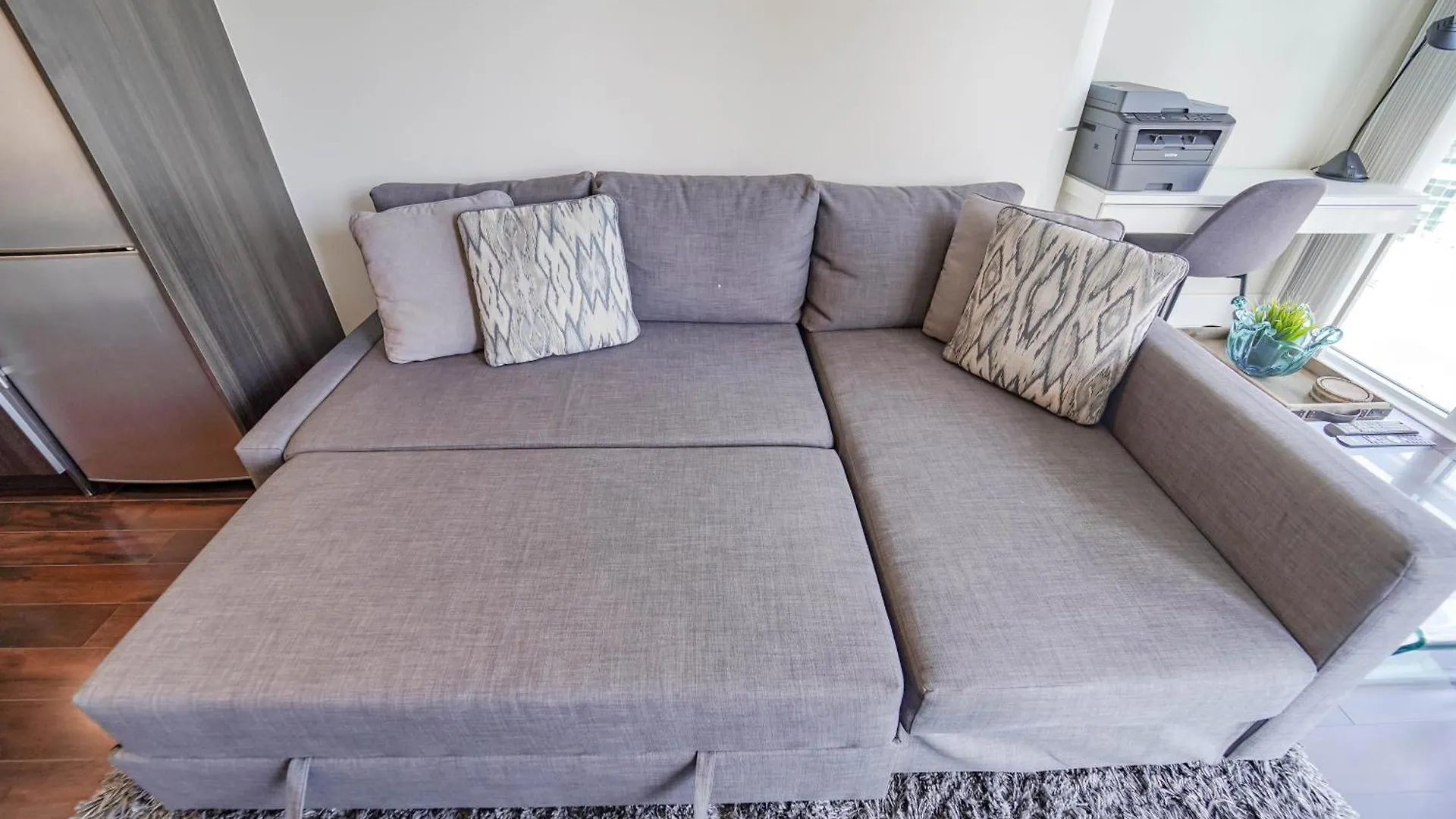 Chol Furnished Suites Heart Of Downtown Toronto, 2 Beds, Free Parking, Cn Tower View