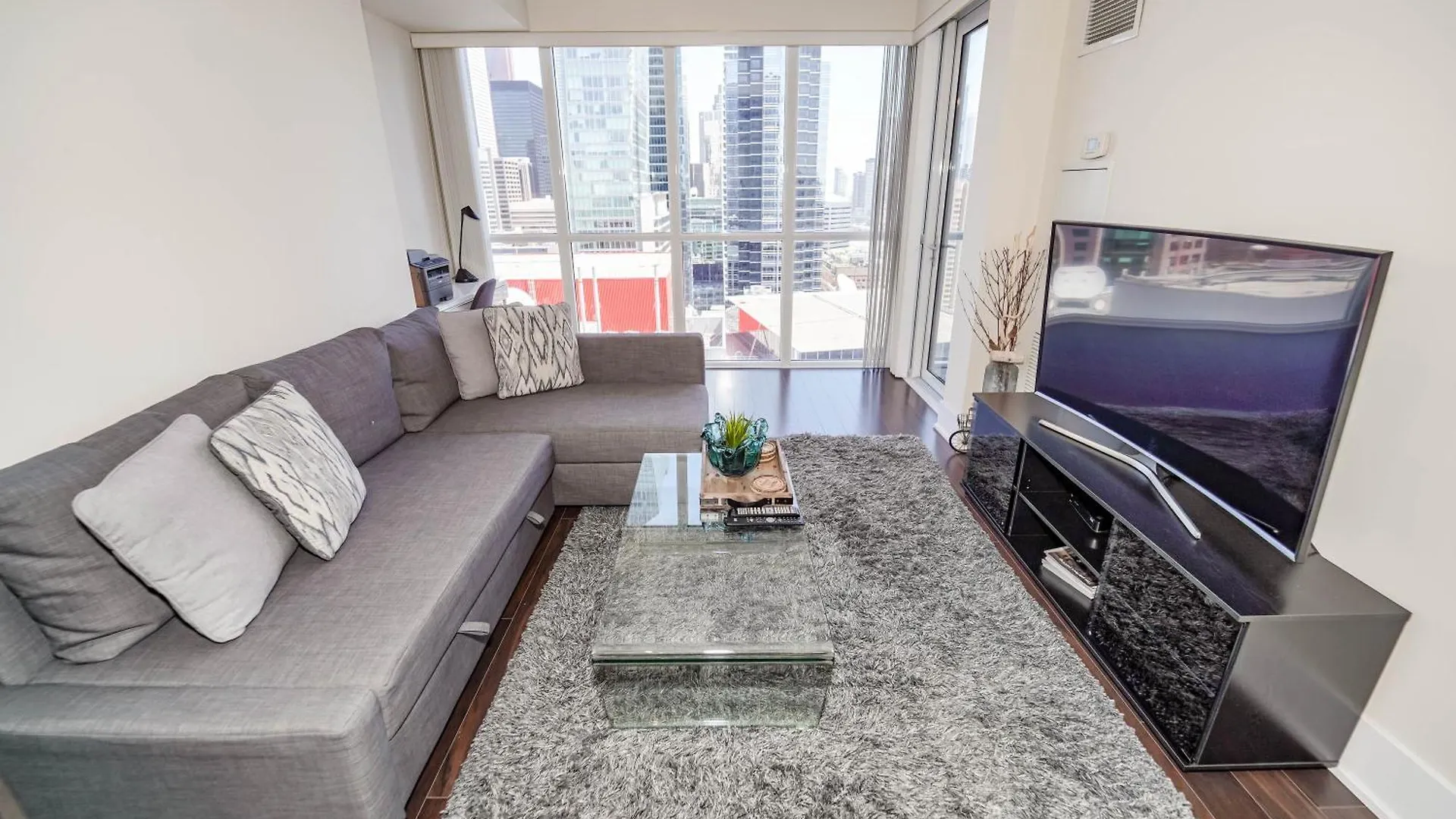 Chol Furnished Suites Heart Of Downtown Toronto, 2 Beds, Free Parking, Cn Tower View 0*, Toronto
