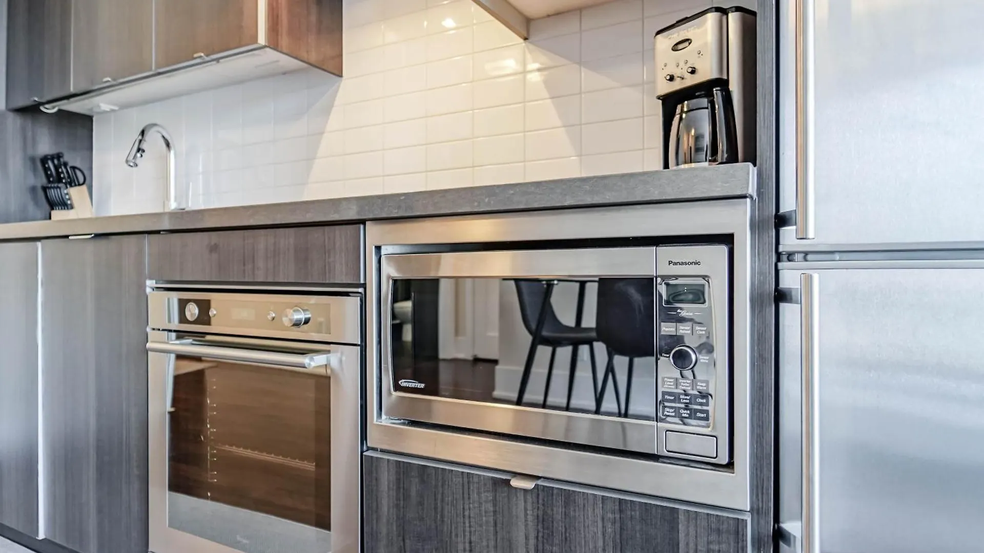 Apartment Chol Furnished Suites Heart Of Downtown Toronto, 2 Beds, Free Parking, Cn Tower View