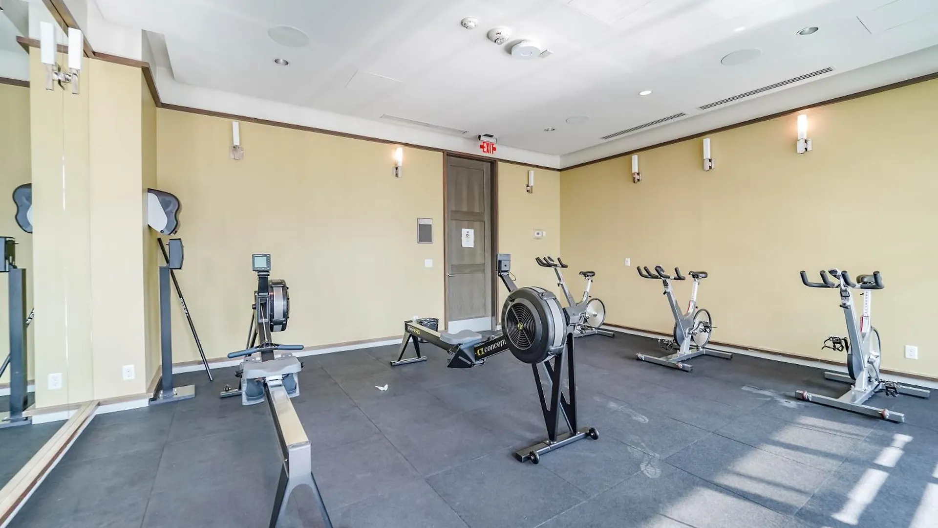 Apartment Chol Furnished Suites Heart Of Downtown Toronto, 2 Beds, Free Parking, Cn Tower View Canada
